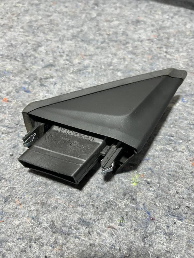 14-20 Maserati Ghibli Right Side Door Mirror Corner Trim Panel 670040480 OEM – photo 1