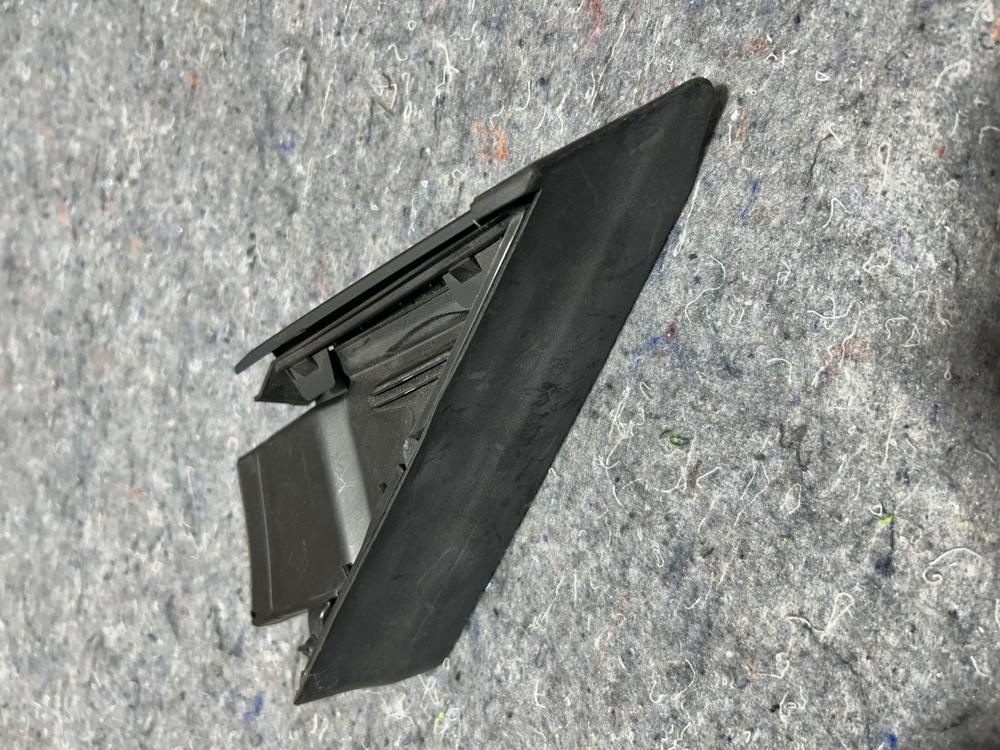 14-20 Maserati Ghibli Right Side Door Mirror Corner Trim Panel 670040480 OEM – photo 3