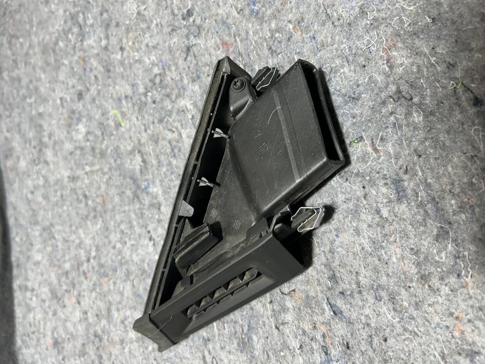 14-20 Maserati Ghibli Right Side Door Mirror Corner Trim Panel 670040480 OEM – photo 4
