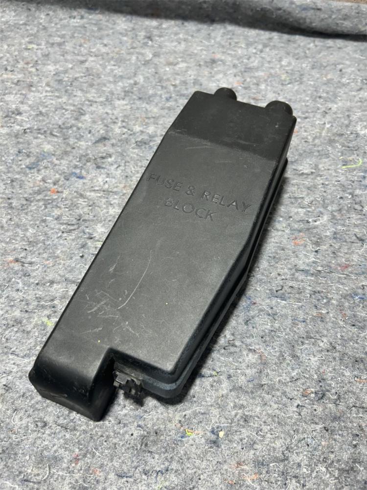 2008 Hyundai Entourage Under Hood Fuse Relay Box Coverlid OEM Black OEM – photo 1