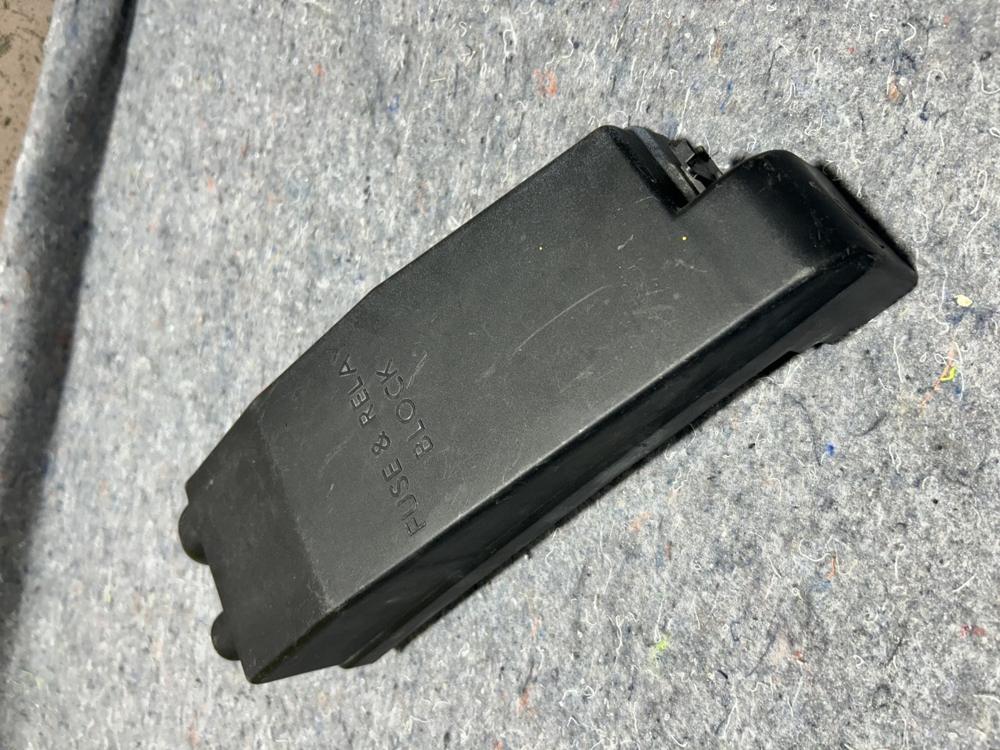 2008 Hyundai Entourage Under Hood Fuse Relay Box Coverlid OEM Black OEM – photo 3