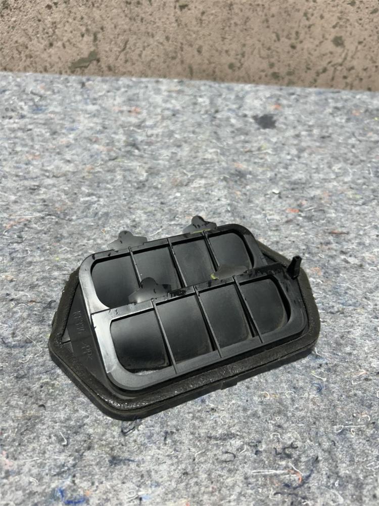 14-18 Mazda 3 Rear Right RH Side Air Pressure Cabin Vent Grille Cover OEM – photo 1