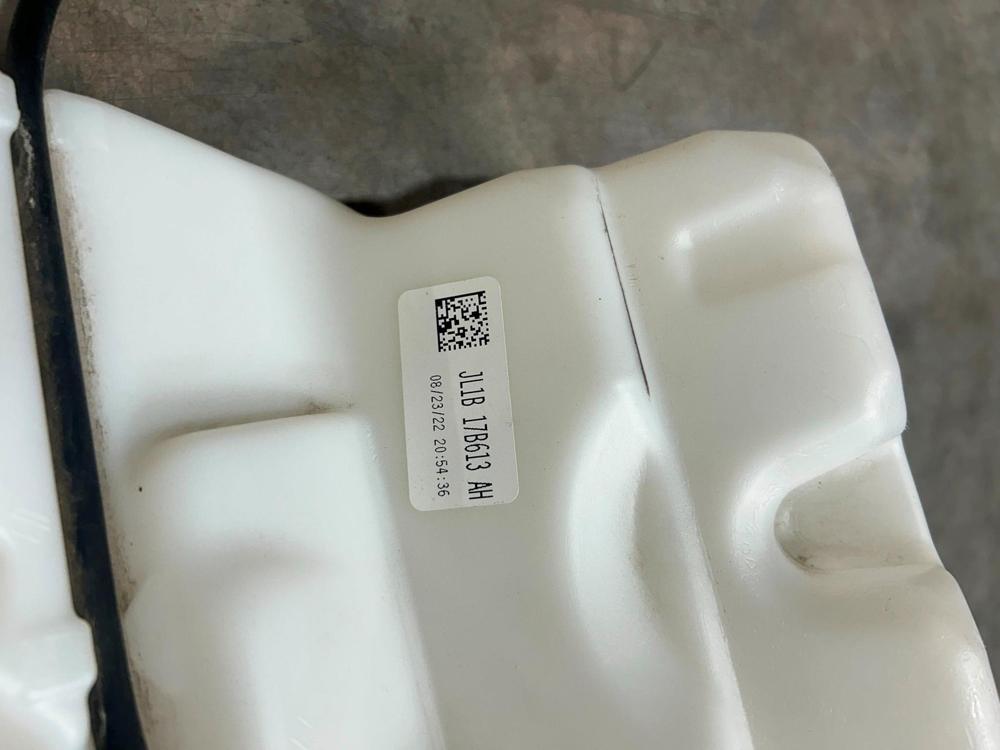 2019 Ford F150 Washer Bottle Reservior Pump JL3417B613AH OEM – photo 4