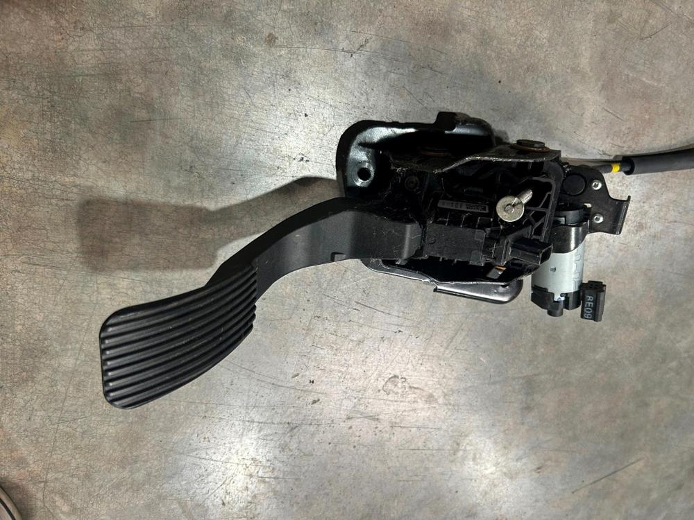 2022 Ford F350 Sd Pickup Accelerator Gas Pedal HC3C9F836AB OEM – photo 2