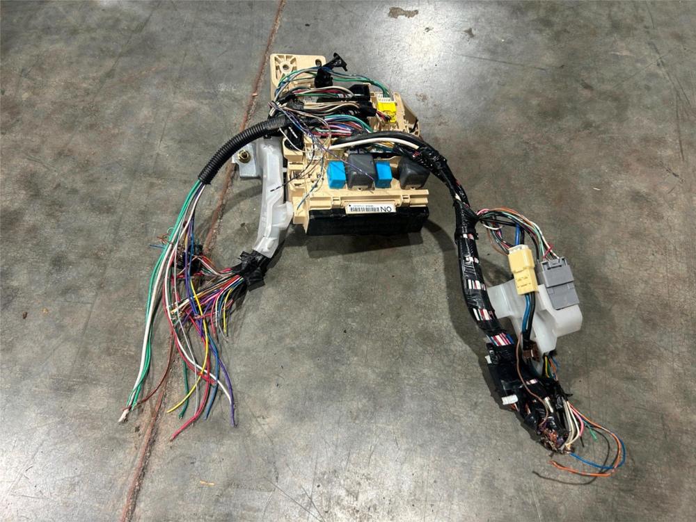 2007-2011 Toyota Camry Under Dash Fuse Relay Box OEM N0387NX 092606 – photo 1