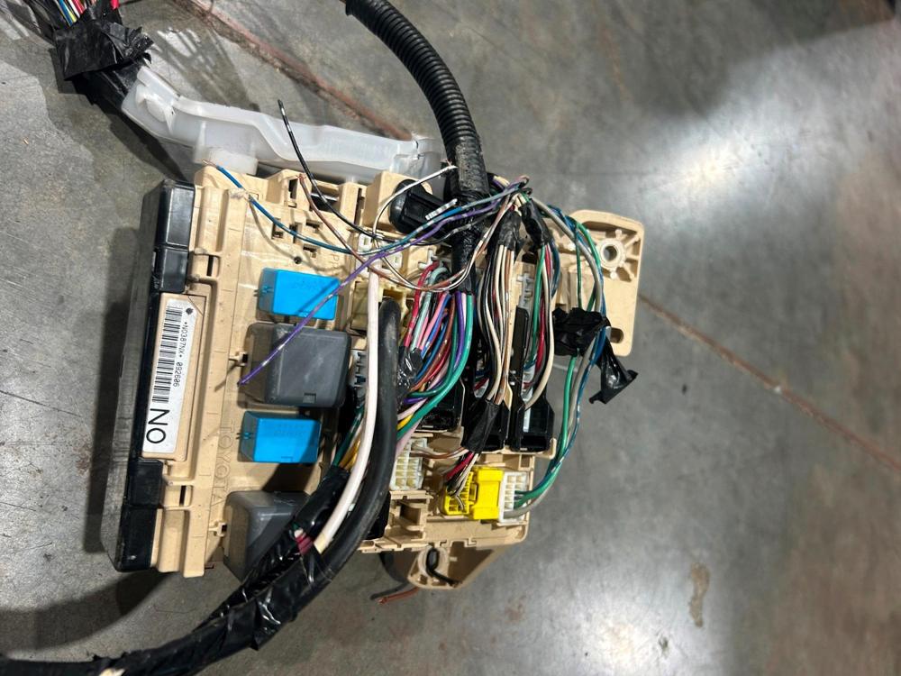2007-2011 Toyota Camry Under Dash Fuse Relay Box OEM N0387NX 092606 – photo 3
