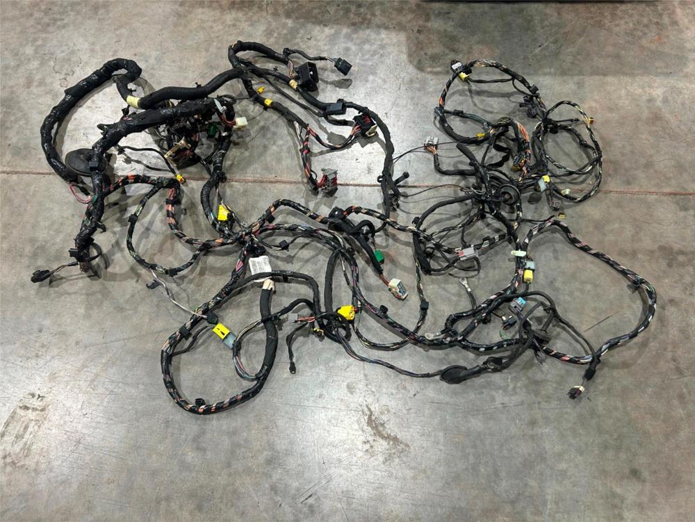 2017 Jeep Patriot Body Wire Harness 2.4 4X4 Auto OEM P68272645AC – photo 1
