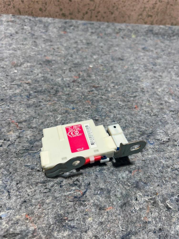 2005 Toyota Prius Indoor Oscillator Control Module 8999247040 OEM – photo 1
