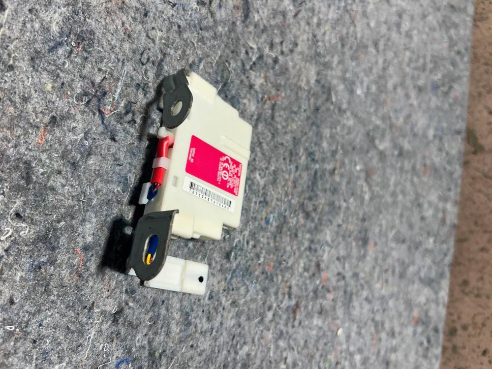 2005 Toyota Prius Indoor Oscillator Control Module 8999247040 OEM – photo 2