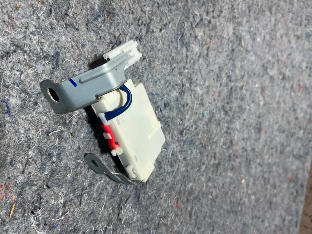 2005 Toyota Prius Indoor Oscillator Control Module 8999247040 OEM – photo 3