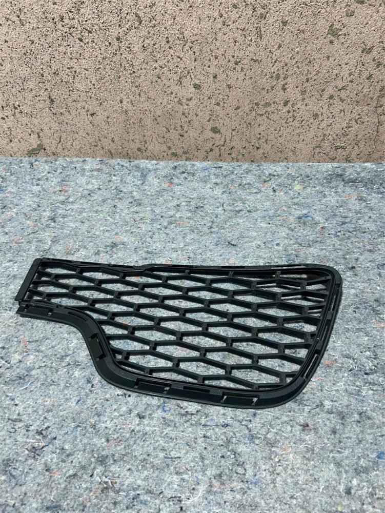 14-17 Maserati Ghibli Front Right Bumper Lower Grille Bezel Cover 670010765 OEM – photo 2
