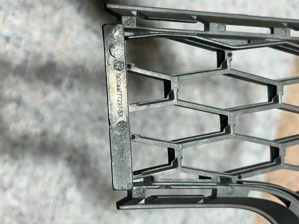 14-17 Maserati Ghibli Front Right Bumper Lower Grille Bezel Cover 670010765 OEM – photo 4