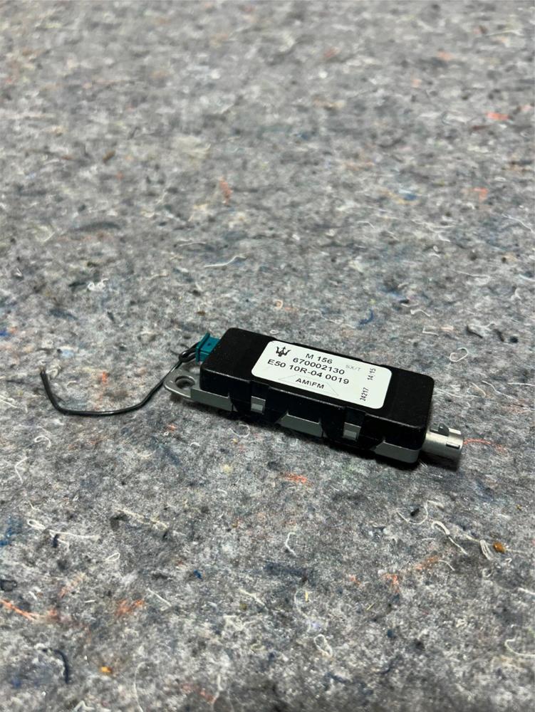 2014-2024 Maserati Quattroporte Antenna Amplifier Control Module OEM 670002130 – photo 1