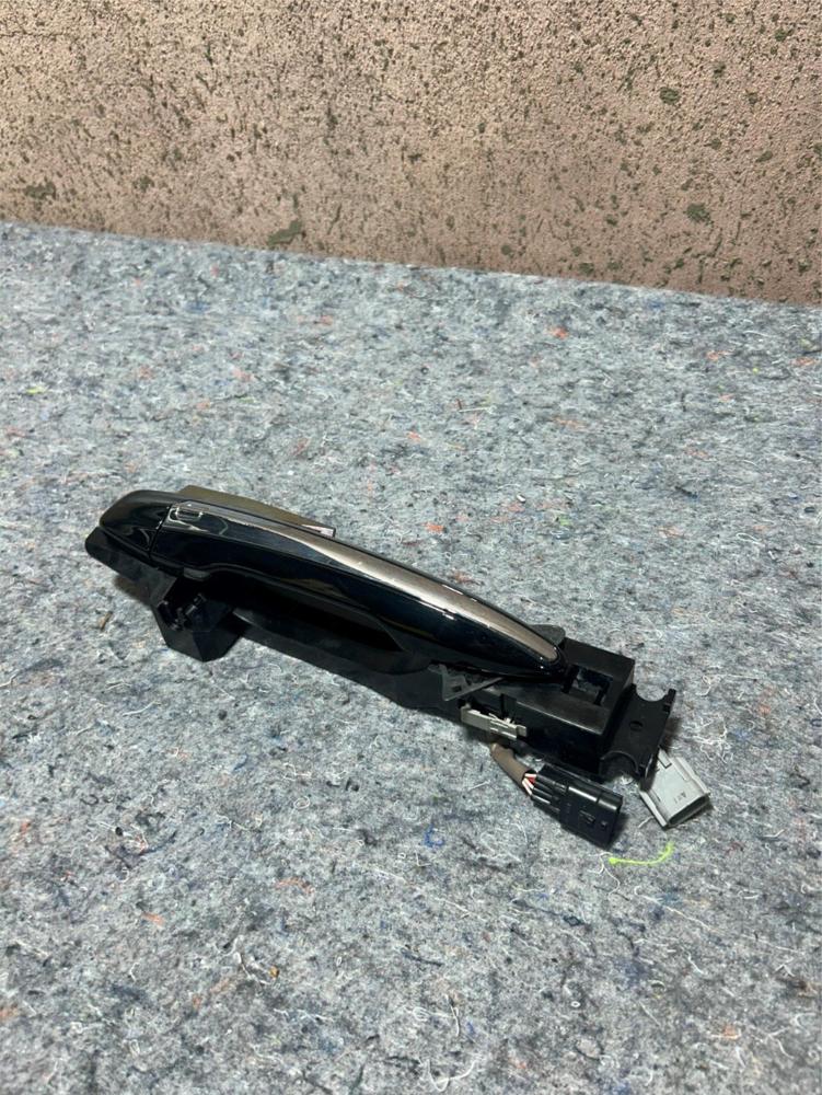 14-23 Infiniti Q50 Front Right RH Pass Side Exterior Door Handle Bezel OEM – photo 1