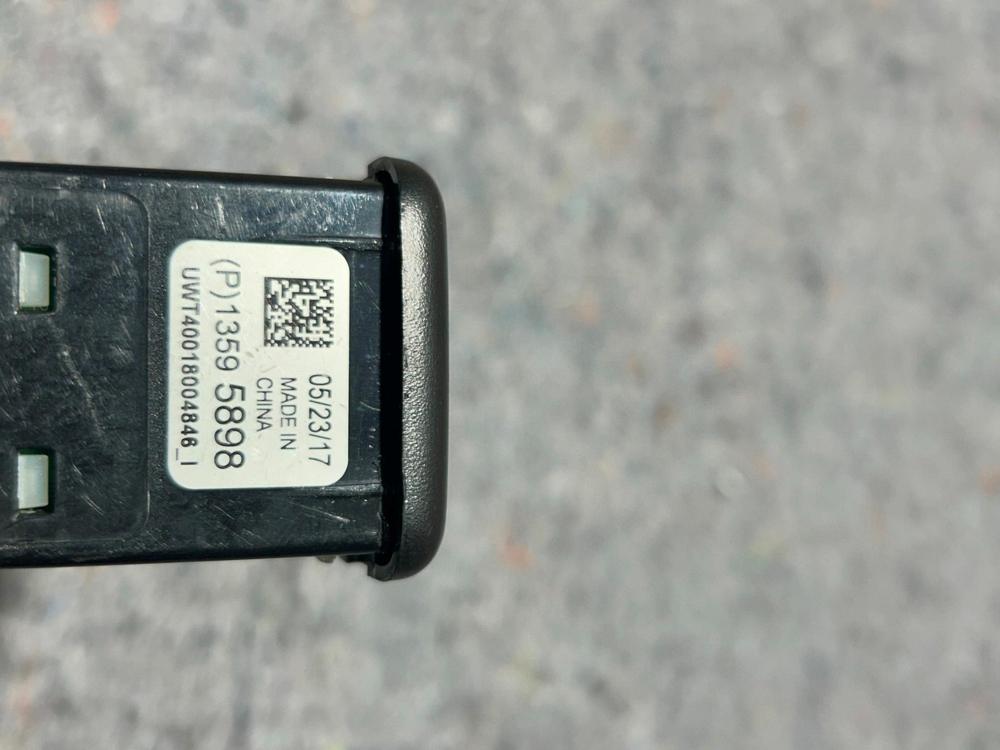 2017 Chevy Cruze Rear USB Charger Console Power Outlet Port 13595898 OEM – photo 2