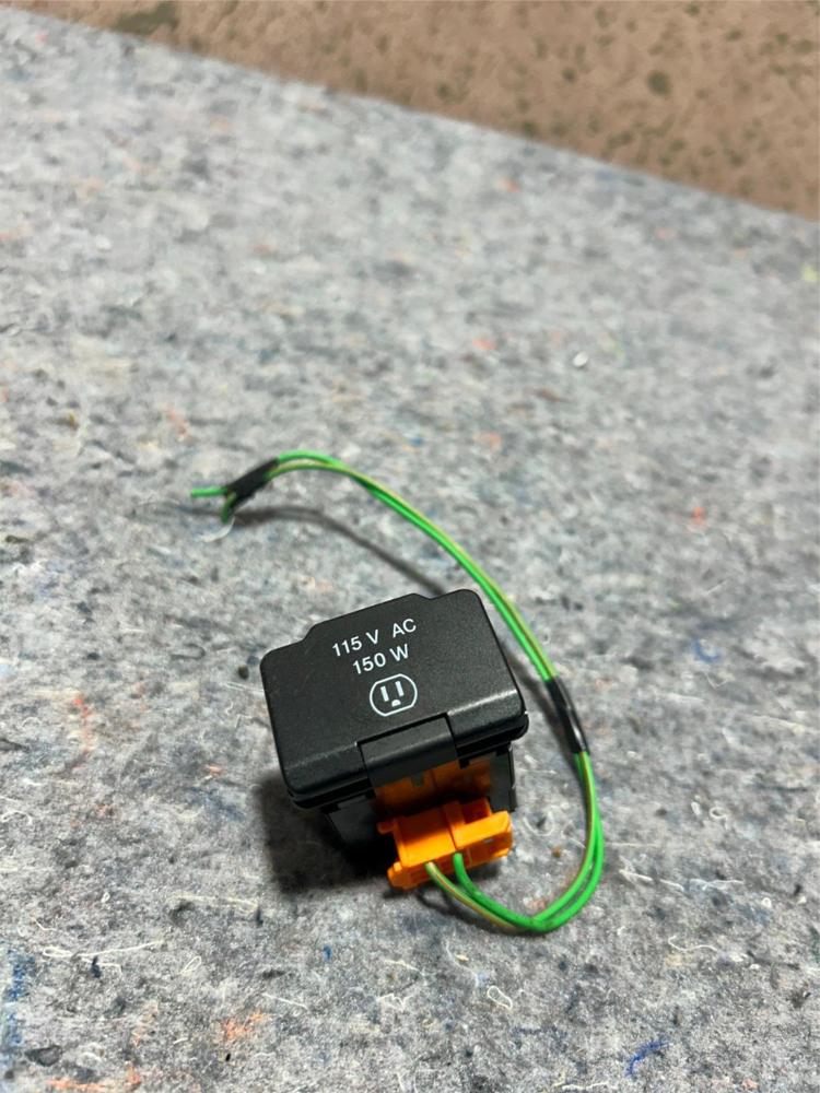 Genuine Mopar Inverter Power Outlet 56046933AA – photo 1