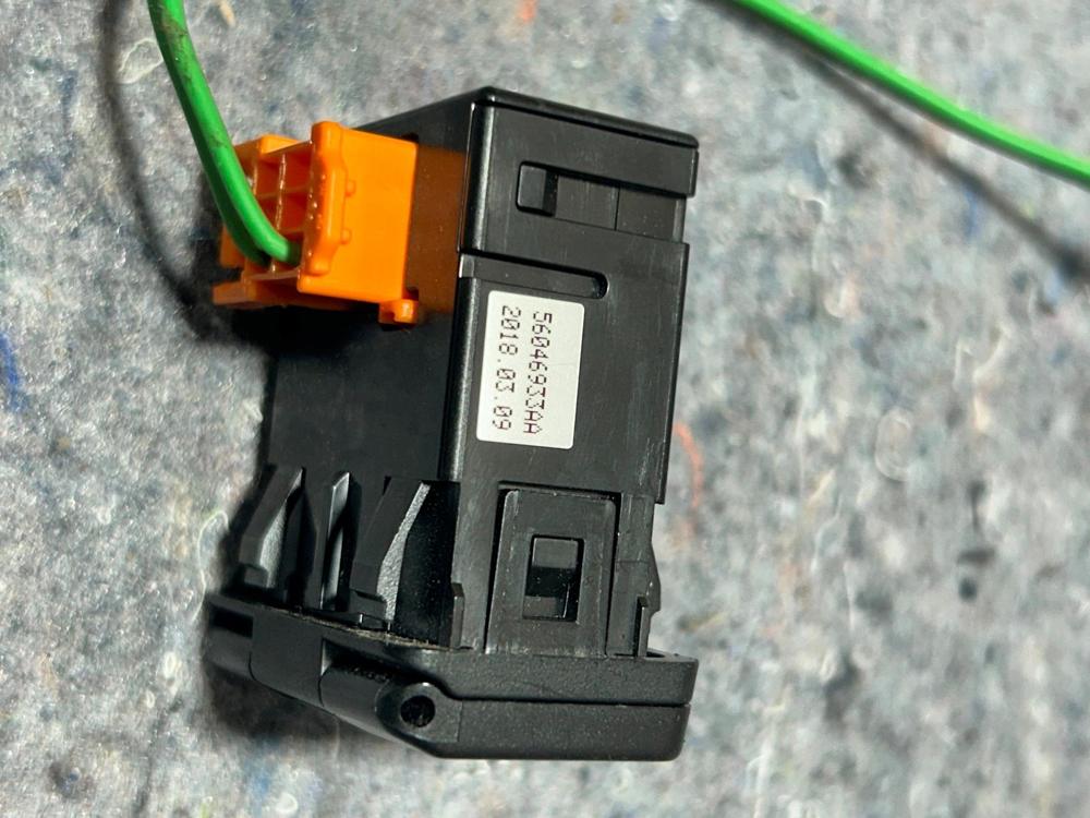 Genuine Mopar Inverter Power Outlet 56046933AA – photo 3