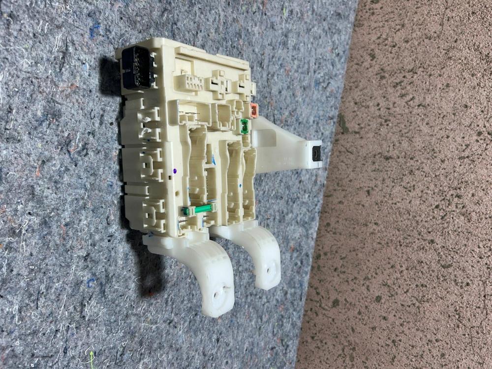 OEM 04-09 Toyota Prius Under Dash Cabin Interior Junction Relay Block Fuse Box – photo 2