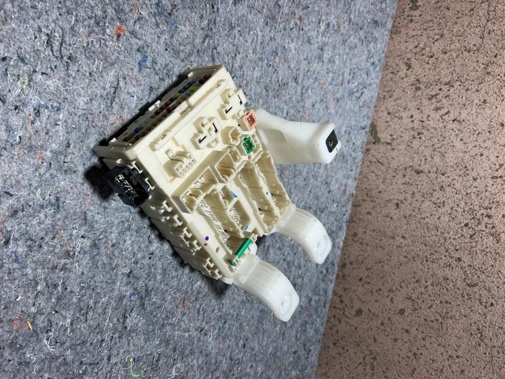 OEM 04-09 Toyota Prius Under Dash Cabin Interior Junction Relay Block Fuse Box – photo 4