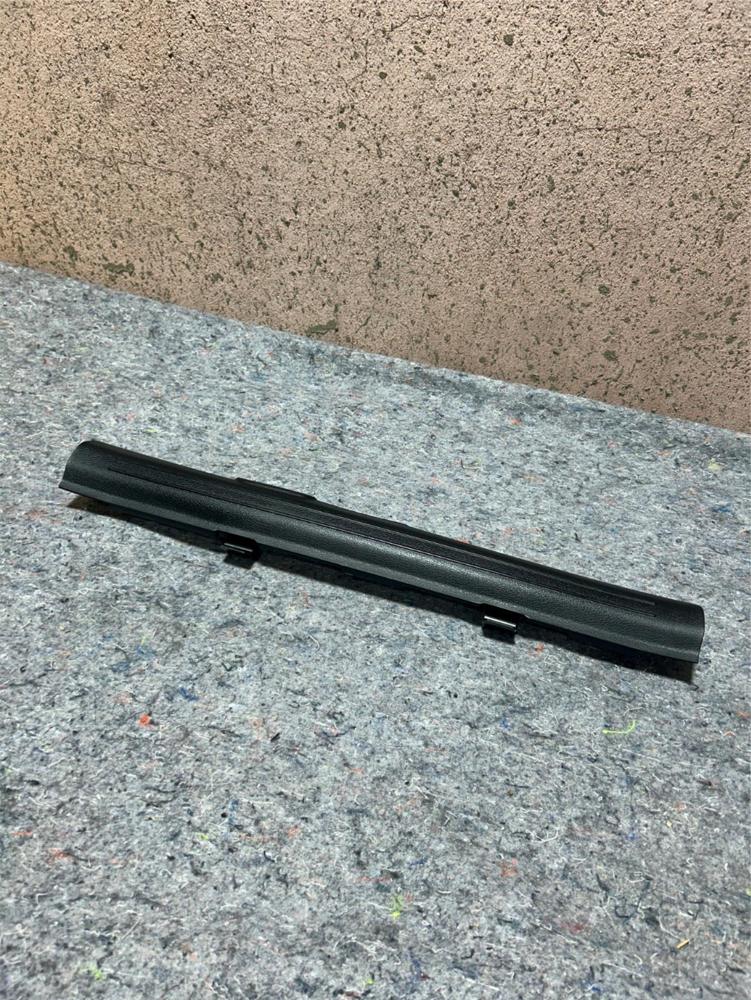 2020-2023 Kia Telluride OEM Right Front Door Sill Scuff Plate 85880S9000 – photo 1