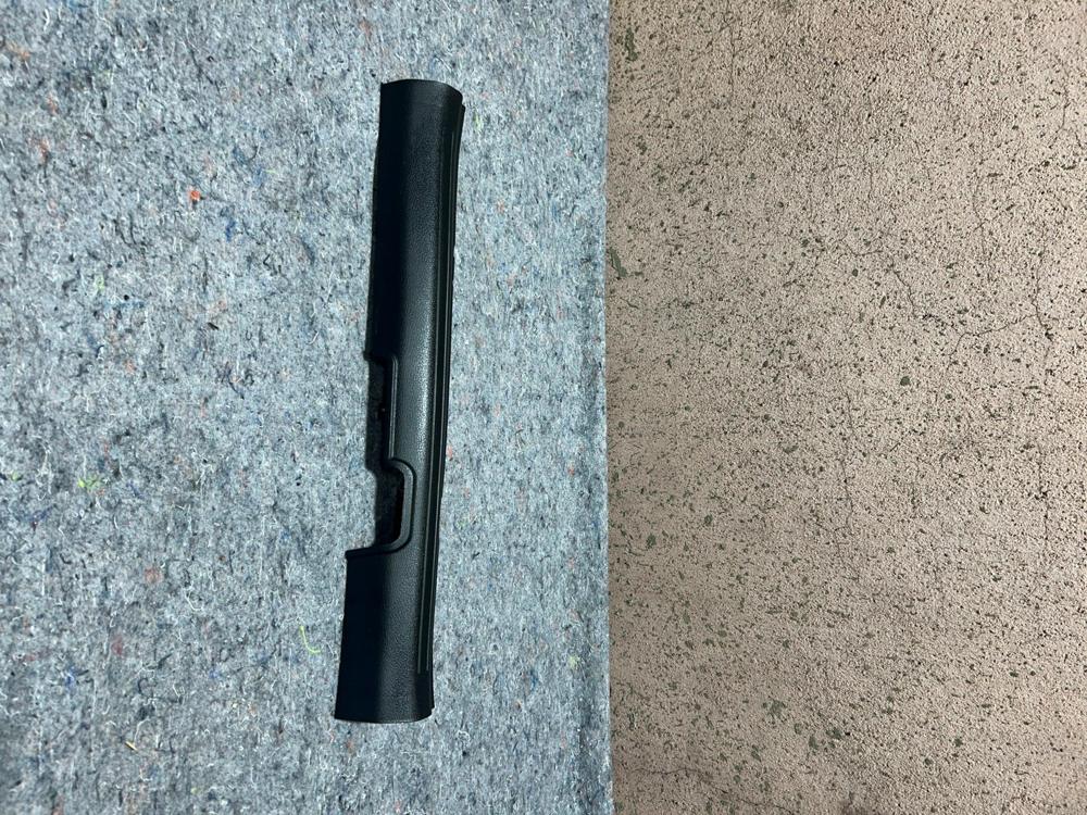 2020-2023 Kia Telluride OEM Right Front Door Sill Scuff Plate 85880S9000 – photo 2
