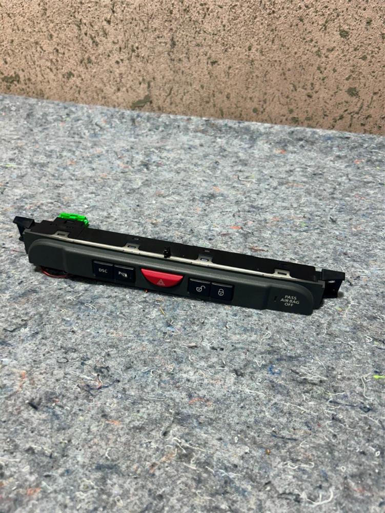 2006 Land Rover LR3 Hazard Door Lock Switch YUL500440WUX 040722 OEM – photo 1