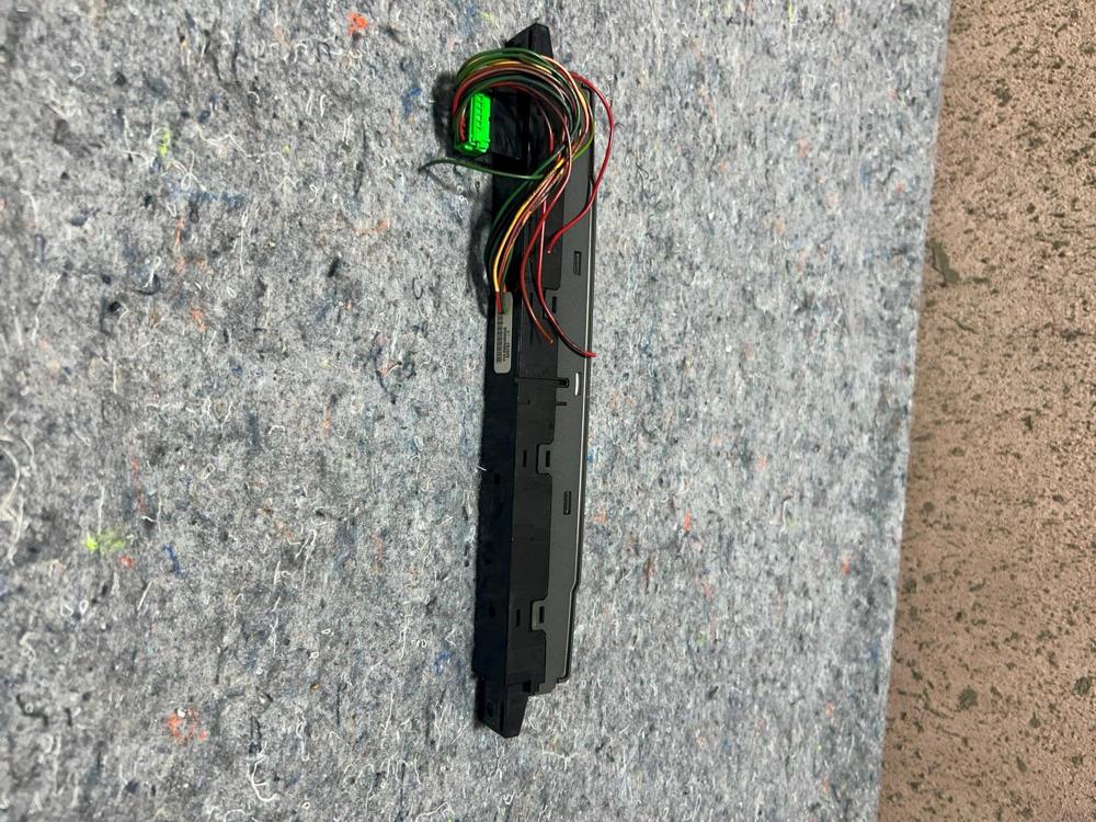 2006 Land Rover LR3 Hazard Door Lock Switch YUL500440WUX 040722 OEM – photo 4