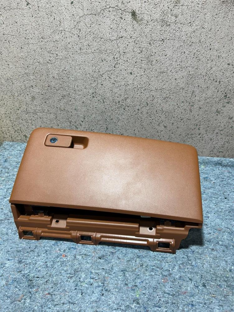 2023-2024 Kia Telluride Front Right Glove Box Terracotta 84501S9800CTT OEM – photo 1