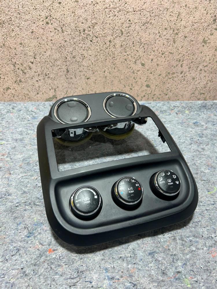 2011-2017 Jeep Patriot Dash Climate Temperature Control Radio Bezel OEM – photo 1