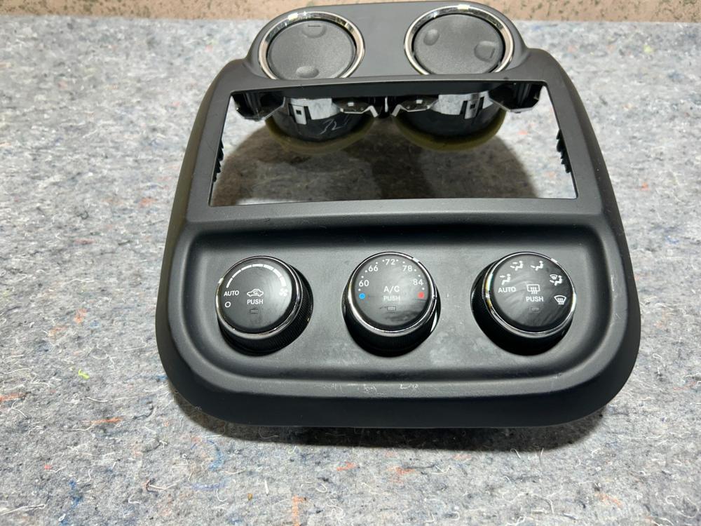 2011-2017 Jeep Patriot Dash Climate Temperature Control Radio Bezel OEM – photo 2