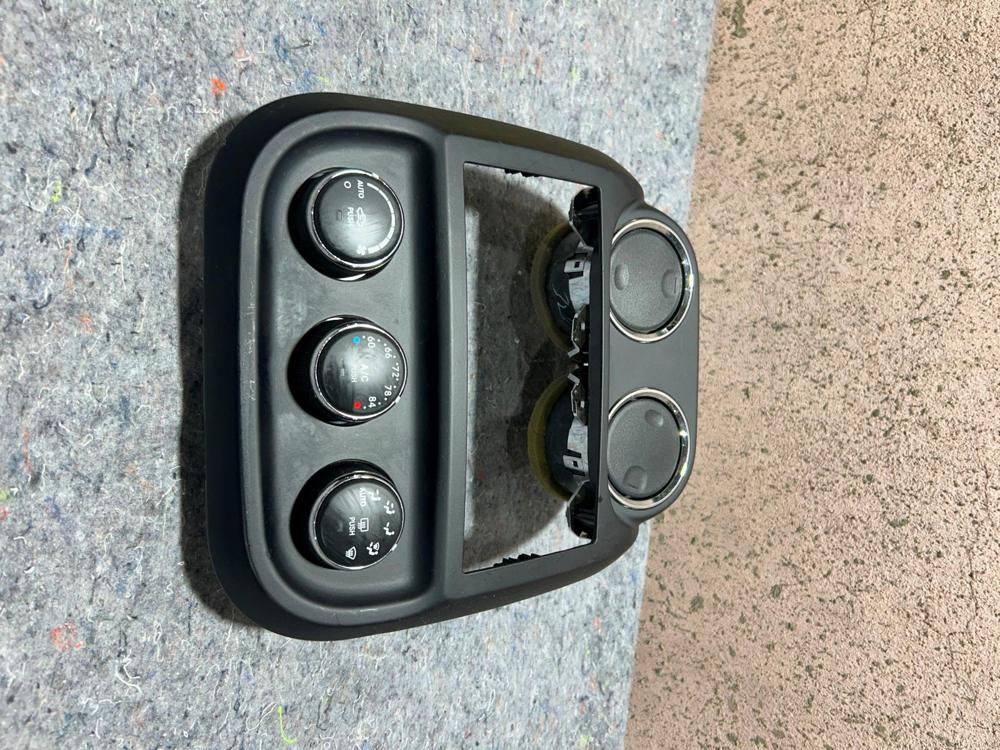 2011-2017 Jeep Patriot Dash Climate Temperature Control Radio Bezel OEM – photo 3