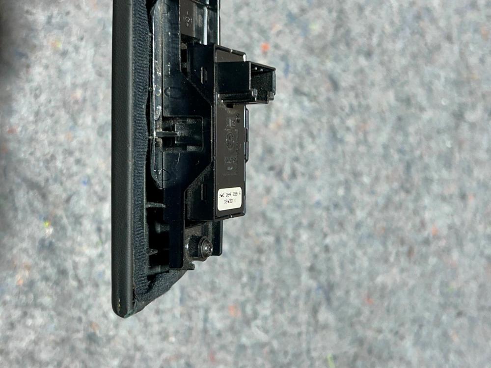 06-11 Bentley Flying Spur Left Rear Window Switch OEM – photo 2