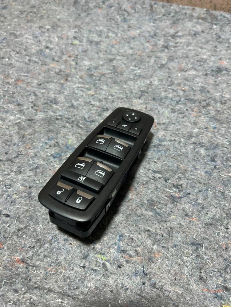 2015 Chrysler Town and Country Driver Side Window Switch OEM 10034858 – photo 1