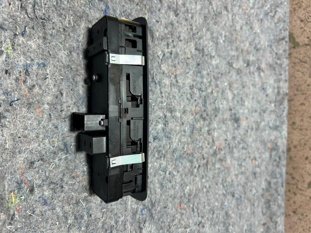 2015 Chrysler Town and Country Driver Side Window Switch OEM 10034858 – photo 3