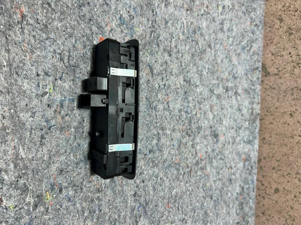 2015 Chrysler Town and Country Driver Side Window Switch OEM 10034858 – photo 4