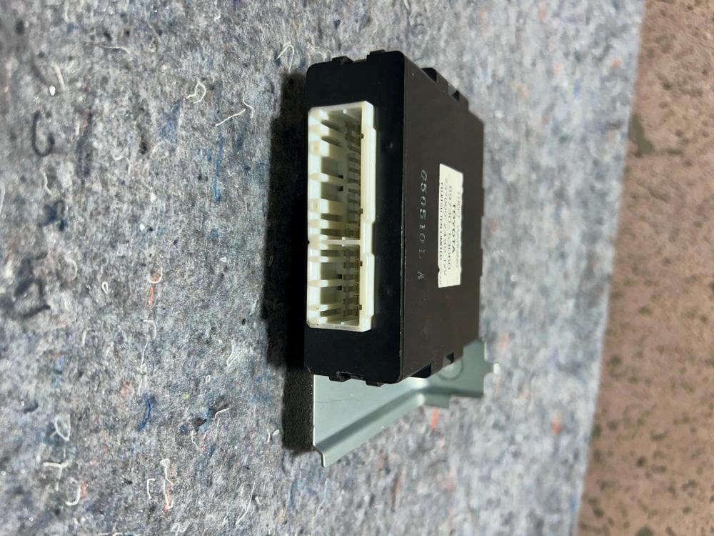 2001-2005 OEM Lexus IS300 Theft Locking Control Module Relay Unit 89730-53060 – photo 4