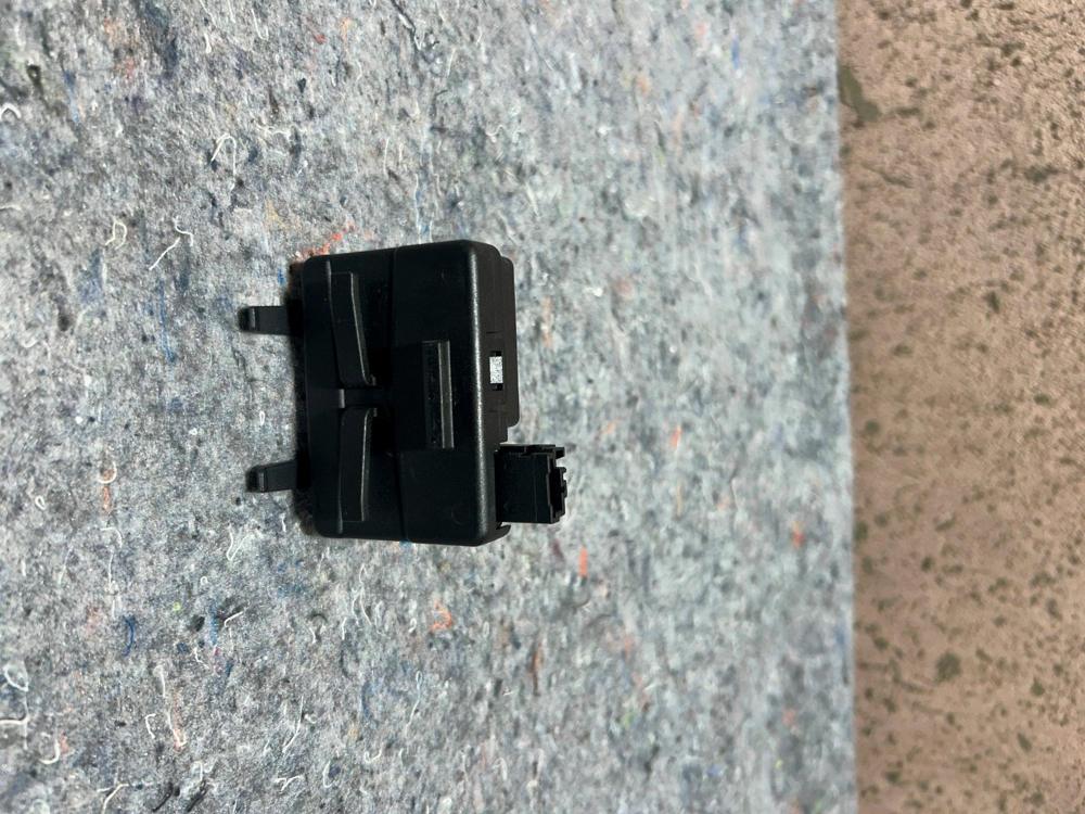 2018-2024 Chevrolet Equinox Keyless Entry Remote Receiver Module 13595510 OEM – photo 3