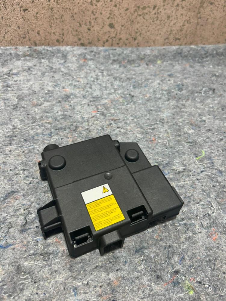 2015 Maserati Quattroporte M156 3.0 Q4 4WD Battery Tray Clamp – photo 1