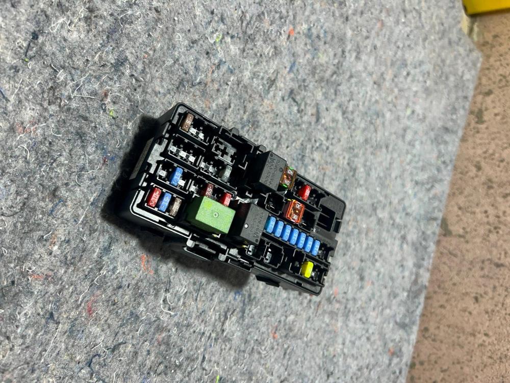 2015-2019 Fuse Box JB520324-5 – photo 3