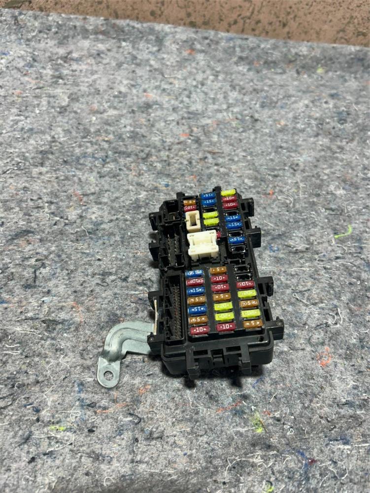 2016-2022 Infiniti Q50 OEM Left Front Dash Fuse Box OEM 0011172 09170029 – photo 1
