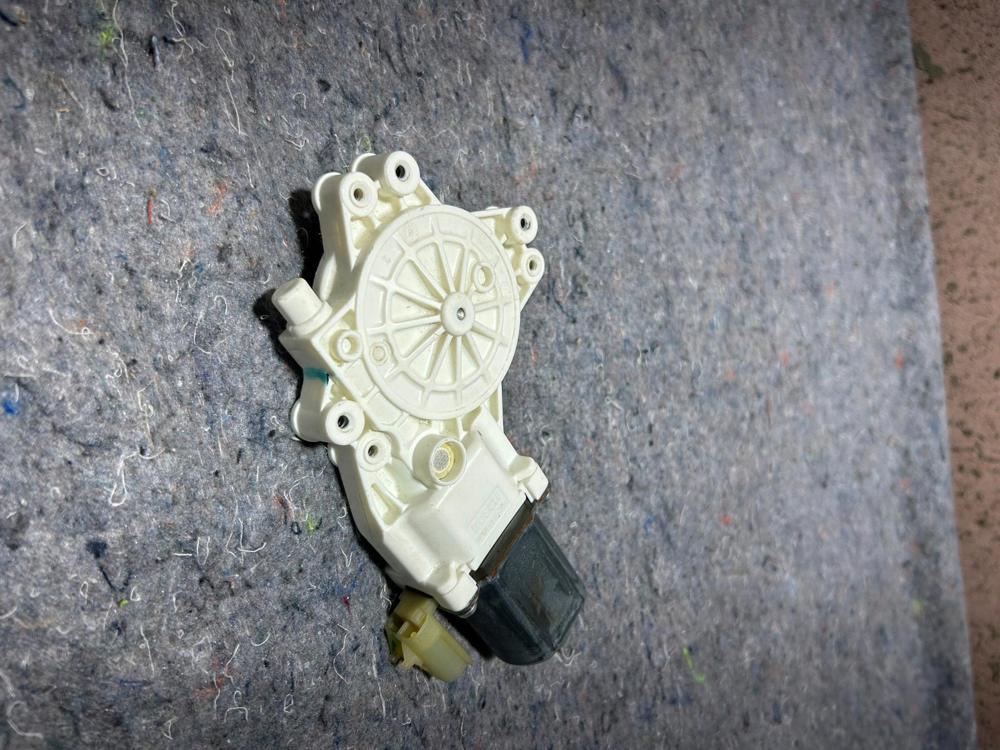 07-17 Jeep Patriot Compass Front Right Side Door Power Window Motor 0130822277 – photo 4