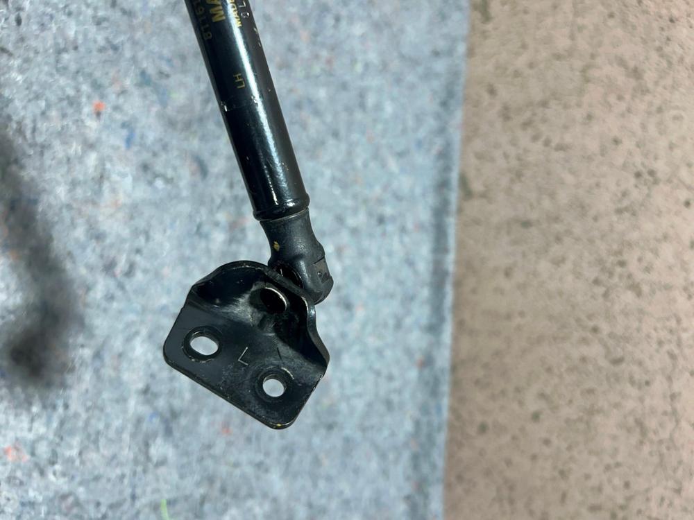 Kia 811614D000 Genuine OEM Support Strut Left LH – photo 2