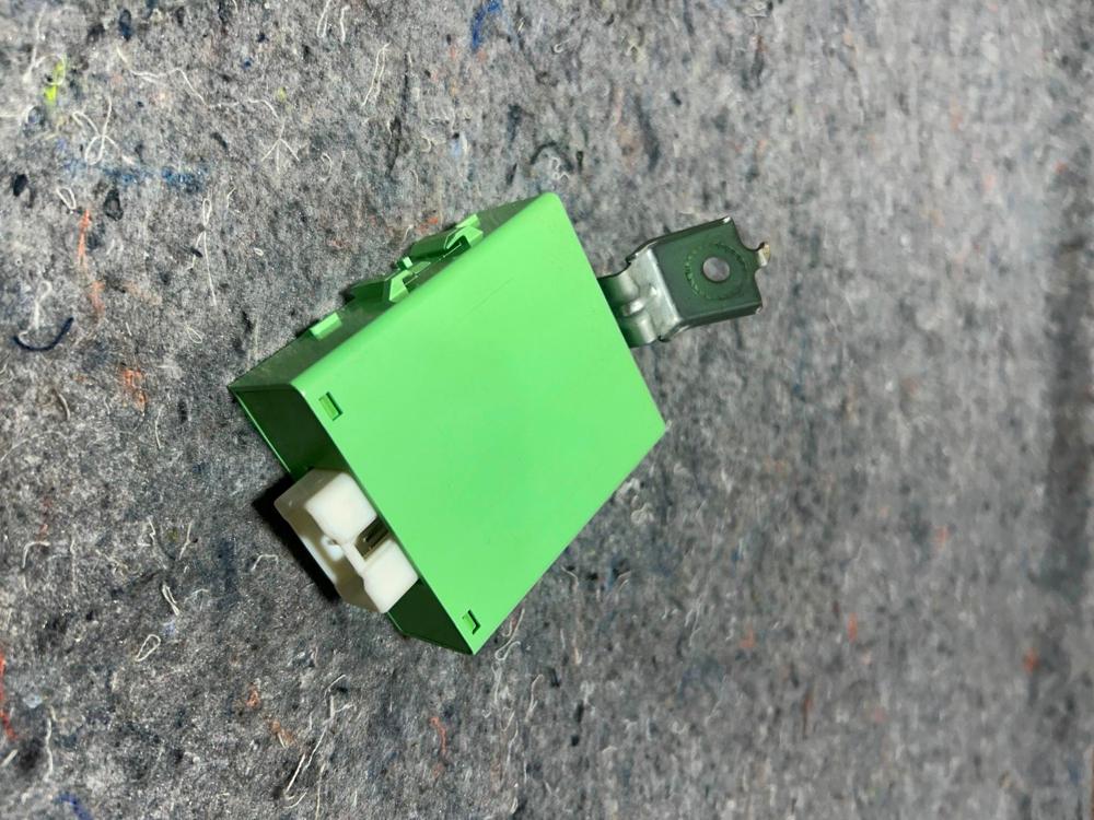 2001 Lexus IS300 A/t Control Running Light Module 8281053020 OEM – photo 2