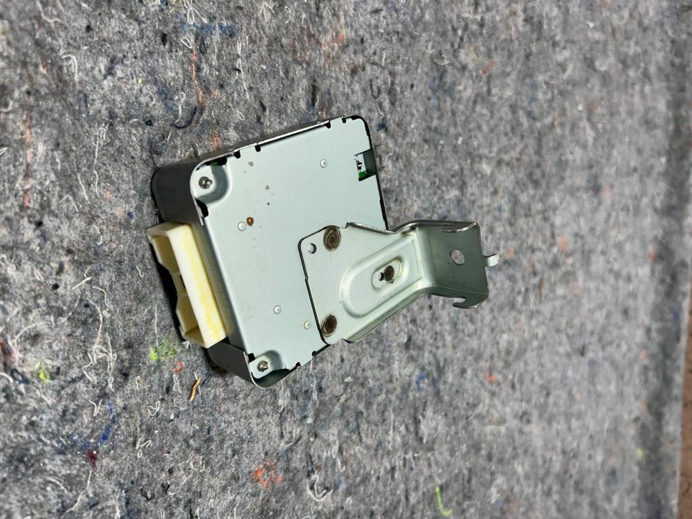 2001-2005 Lexus IS300 Headlamp Leveling Computer Control Module 89960-54010 OEM – photo 2