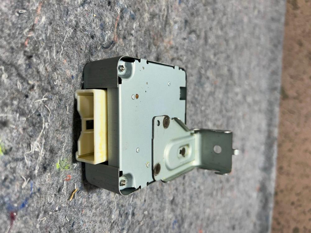 2001-2005 Lexus IS300 Headlamp Leveling Computer Control Module 89960-54010 OEM – photo 3