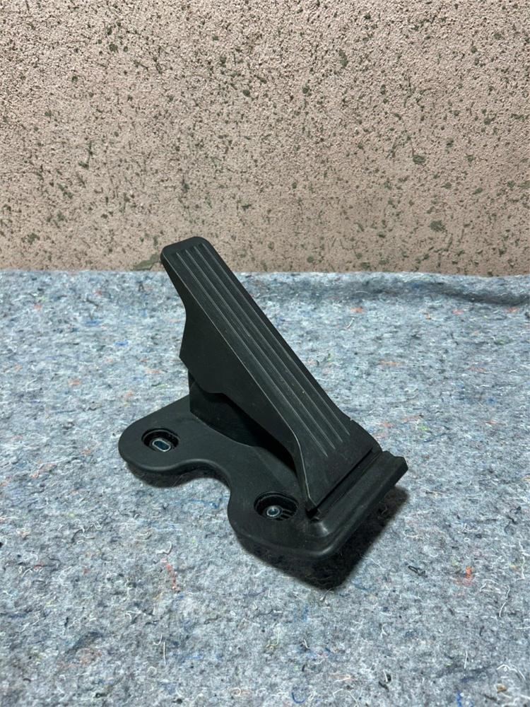 Mazda Genuine OEM Gas Pedal GHK3-41600-F – photo 1