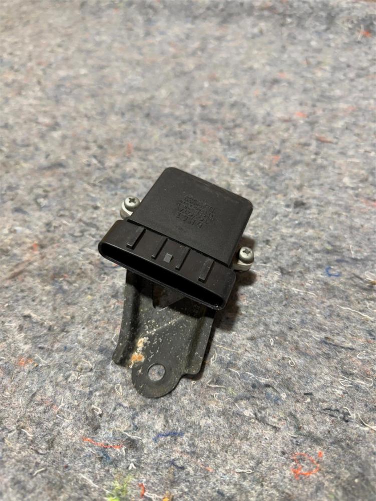 01-05 Lexus IS300 3.0L Ignitor Control Unit 89621-30030 – photo 1
