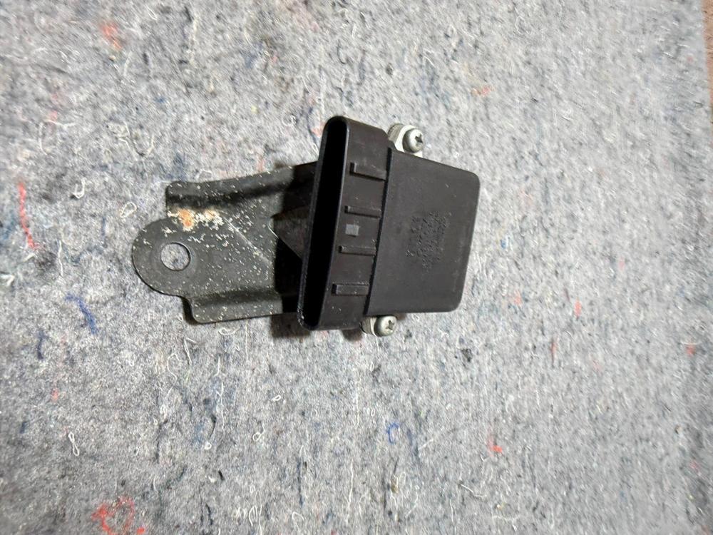 01-05 Lexus IS300 3.0L Ignitor Control Unit 89621-30030 – photo 2