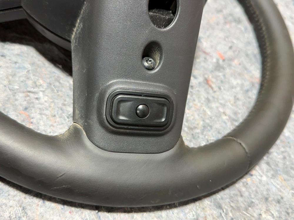 11-17 Jeep Patriot Sport SE Steering Wheel Leather W/control Buttons 1QJ871DFAL – photo 2