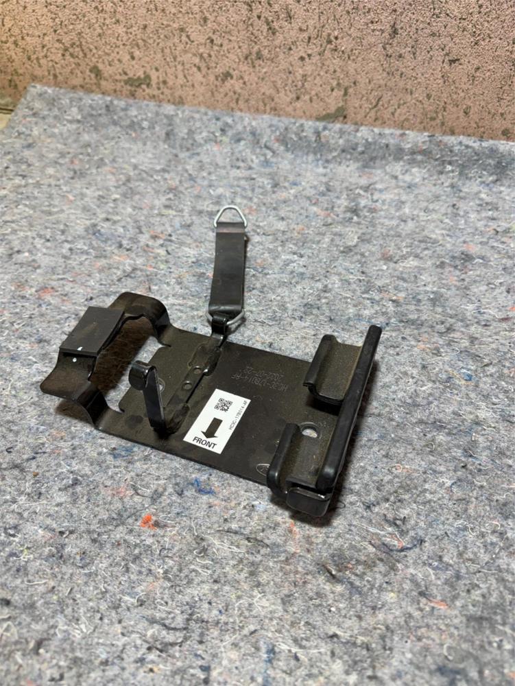 2017-2019 Ford F250 Sd Floor Lift Jack Bracket HC3C-17B014-AF – photo 1